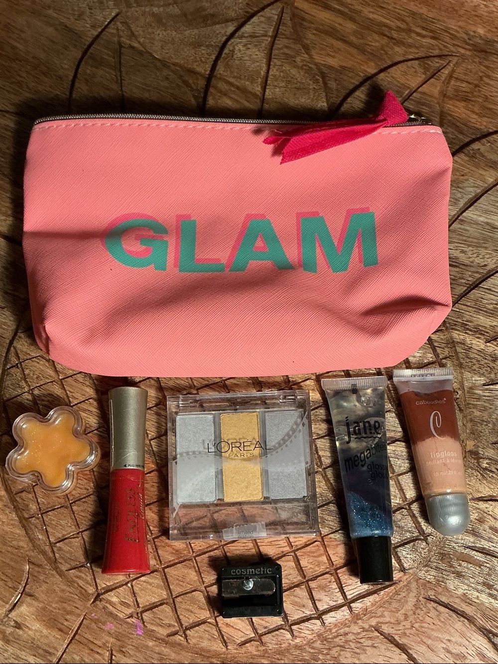 💄NWT GLAM pouch w/ Gold & Silver Shimmer Eyeshadow Palette and lip extras 7 pc.